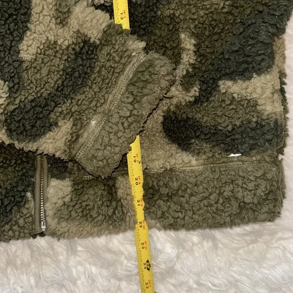 Hollister Cropped Faux Sherpa Jacket, Size M - Picture 8 of 16